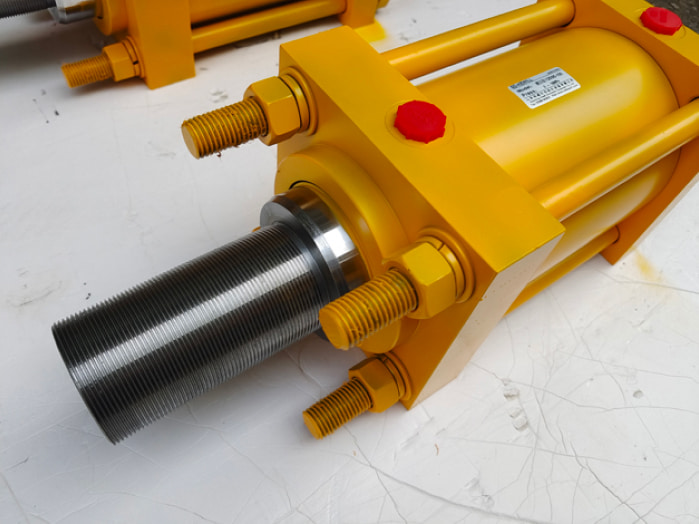 What are the basic contents of the hydraulic cylinder selection program
